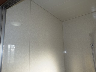 リフォーム後の浴室の壁と天井