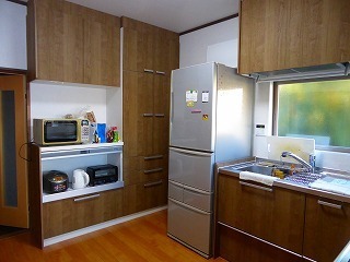 リフォーム後の台所と食器棚