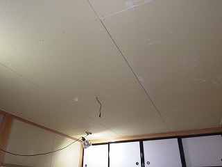 リフォーム中のボードを貼った天井