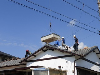 葺き替えリフォーム中の屋根