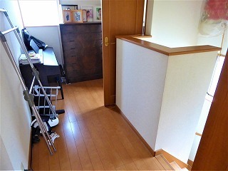 リフォーム前の階段の上り口とホール