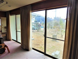 リフォーム前の事務室と掃き出しサッシ