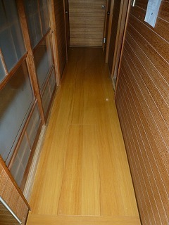 リフォーム後の廊下の床