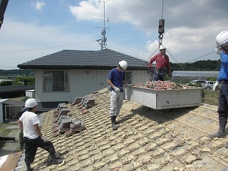 葺き替えリフォーム中の屋根