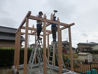 小屋束の建て方中