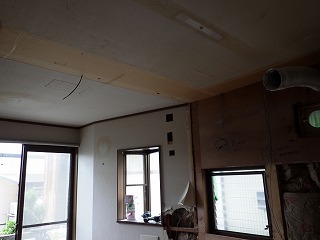 リフォーム中の台所の天井と壁