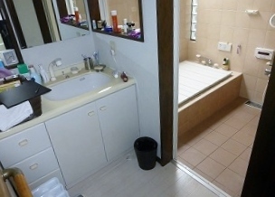 リフォーム前の浴室と洗面・脱衣所