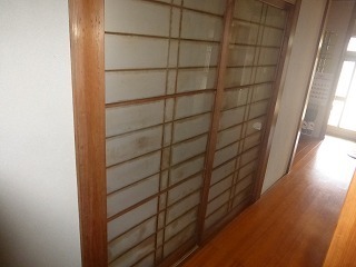 取替えリフォーム前の建具のガラス