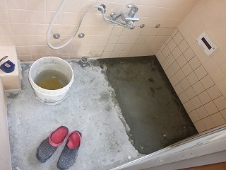 リフォーム中の浴室の床
