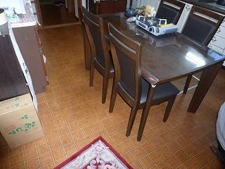 貼り替えリフォーム前の台所の床