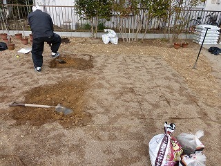 東屋の新築予定地