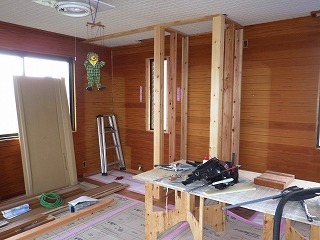 事務室を洋室(寝室)にリフォーム中