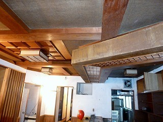 解体前の元店舗の天井