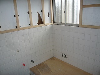 リフォーム中の浴室の壁