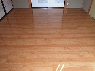 リフォーム後の8帖の和室の床