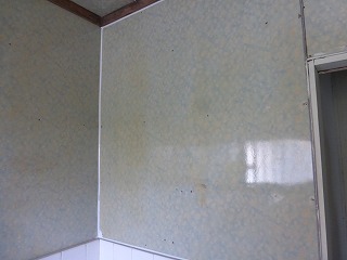 リフォーム後の復旧した浴室の壁