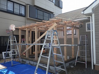 建て方の終わった増築リフォーム中