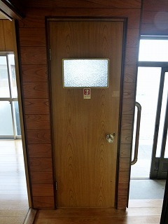 取替えリフォーム前のトイレのドア