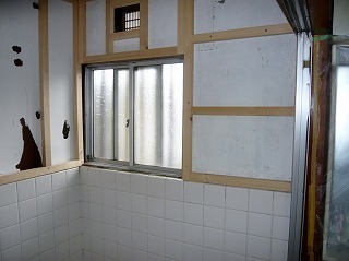 リフォーム中の浴室の窓廻り