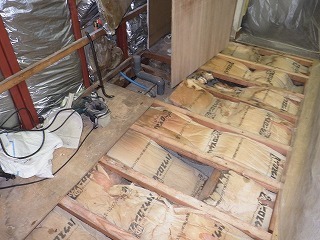 リフォーム中の台所の床