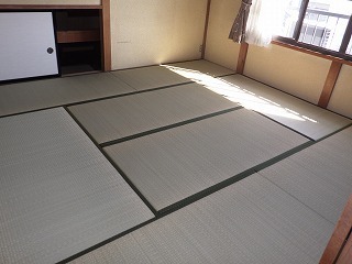 リフォーム前の8帖の和室の畳の床