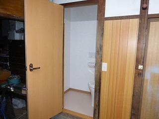 リフォーム後のトイレと物入れだったところ