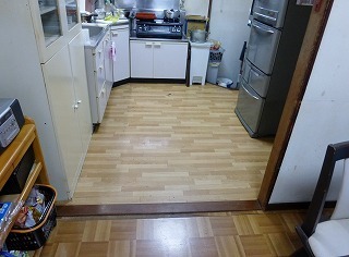 リフォーム前のキッチンの床