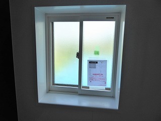 内窓を取り付けリフォーム後の浴室の窓