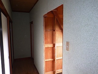 リフォーム中のトイレの出入口