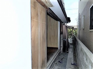 リフォーム中の掃き出し窓と戸袋