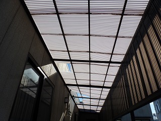 リフォーム前の通路の屋根