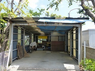 鉄骨造の車庫の屋根の丸波トタンを張り替えるなどのリフォーム 浜松市 